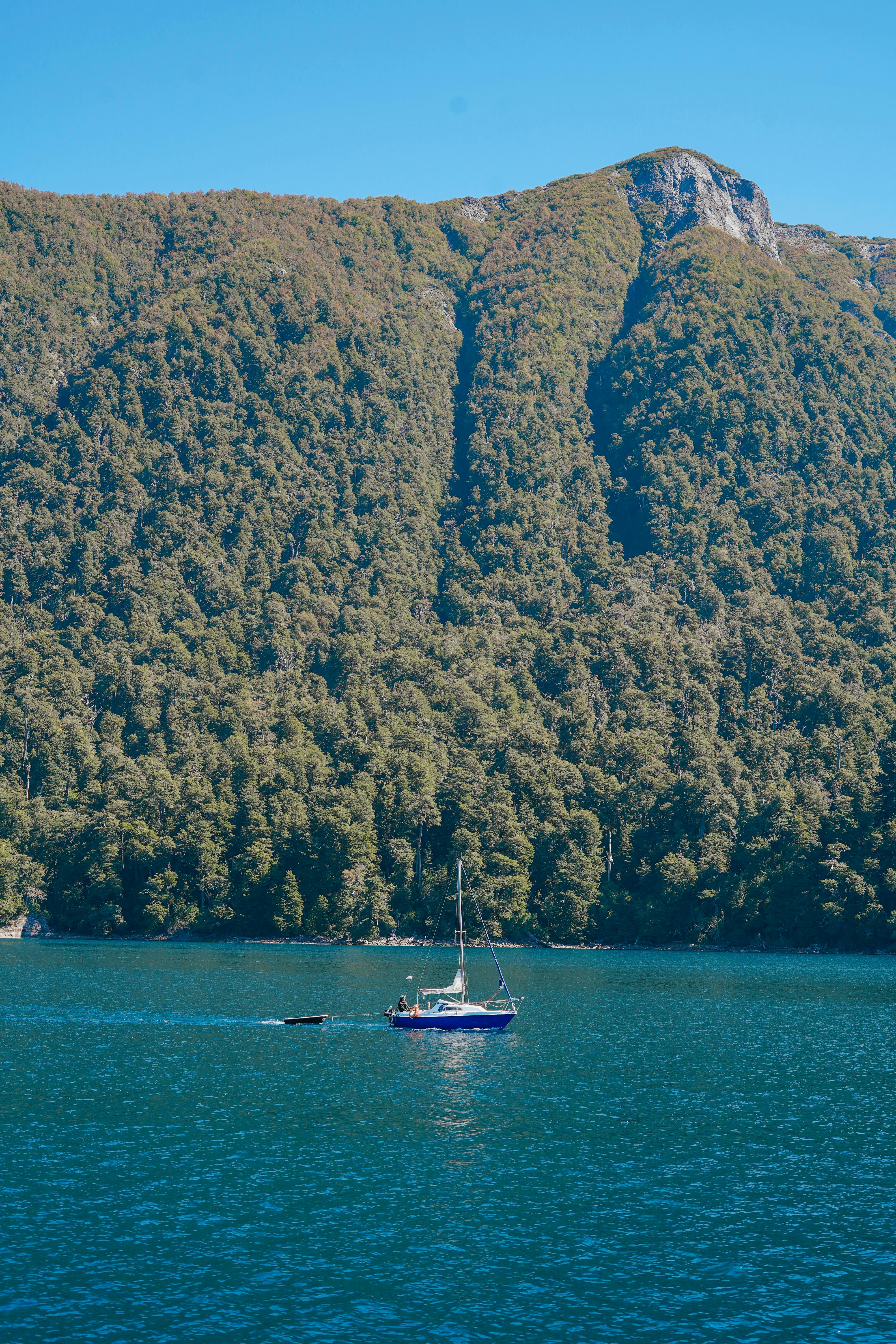 Velero en la Patagonia